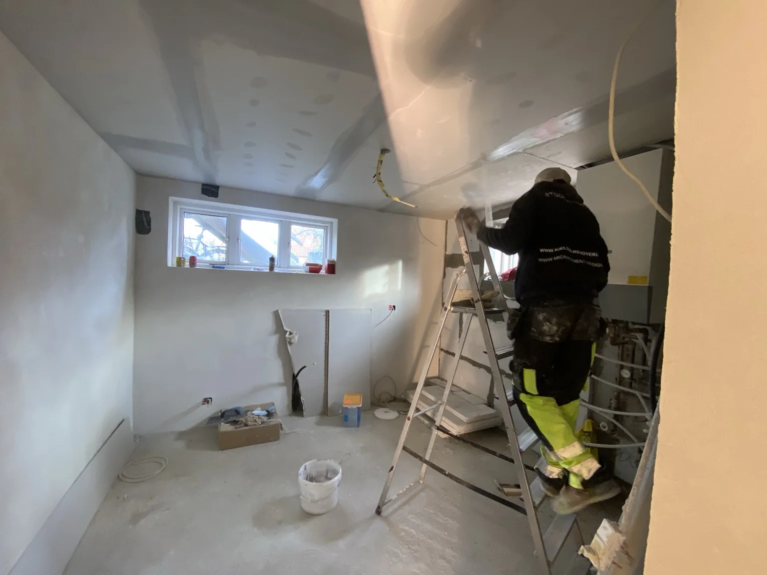 Loft og installationer – dokumenteret kælderprojekt