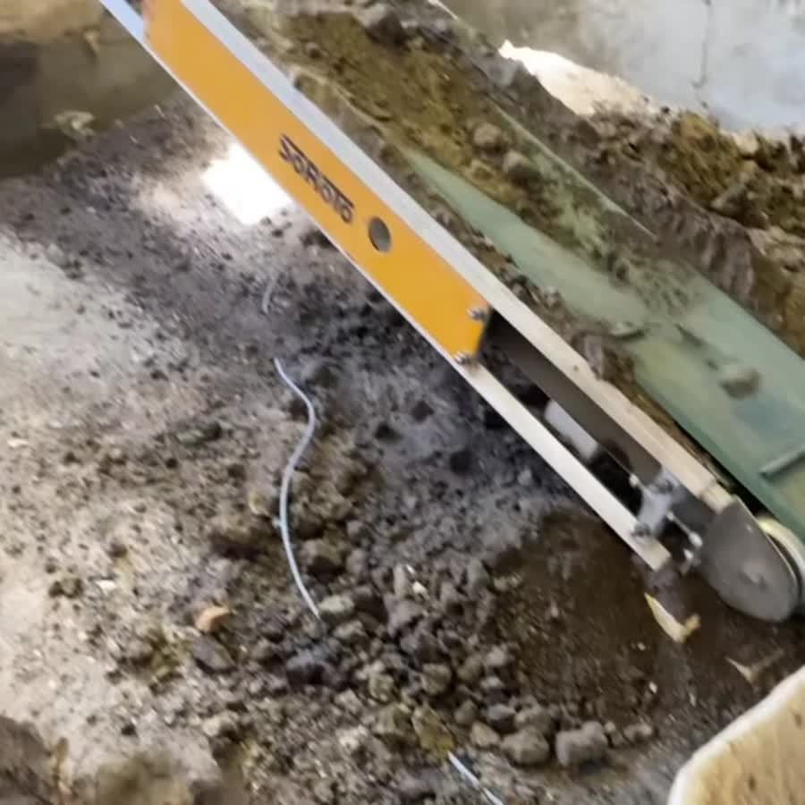 Kælderudgravning og jordtransport på Amager – video