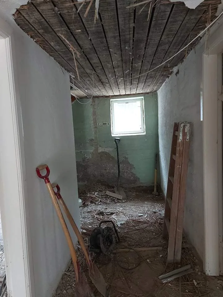 Nedrivning gamle lofter – dokumenteret kælderprojekt
