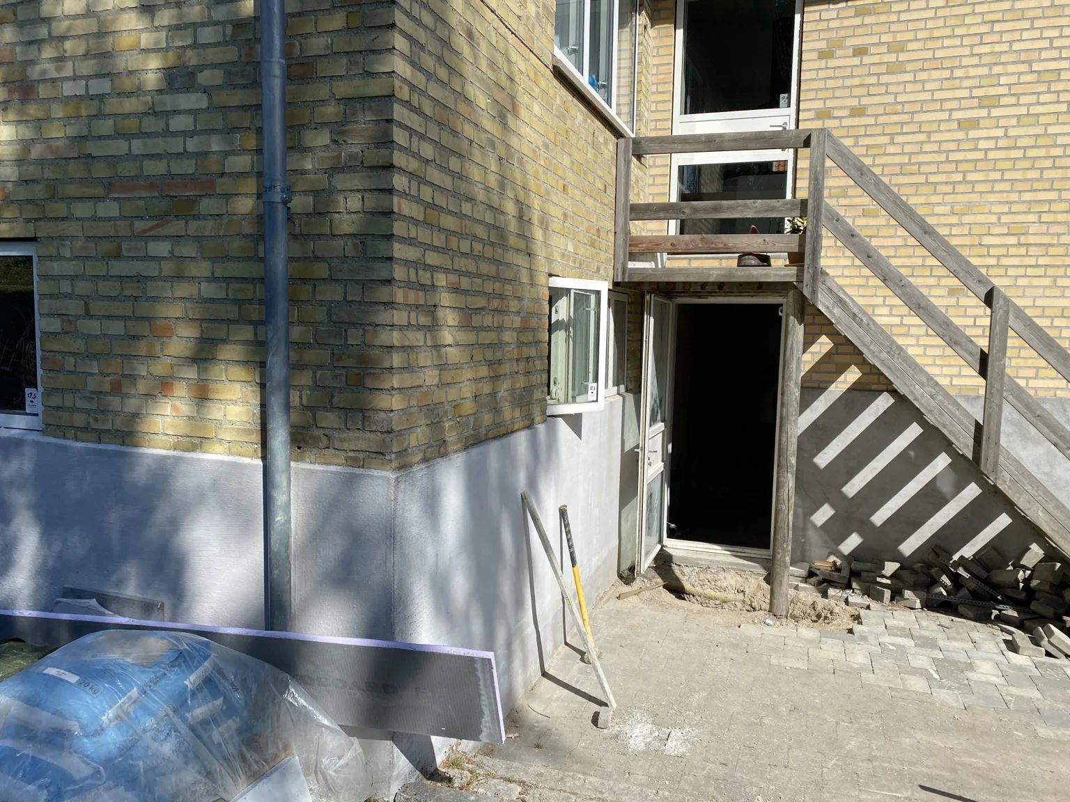 Kælderdør mod have – dokumenteret kælderprojekt