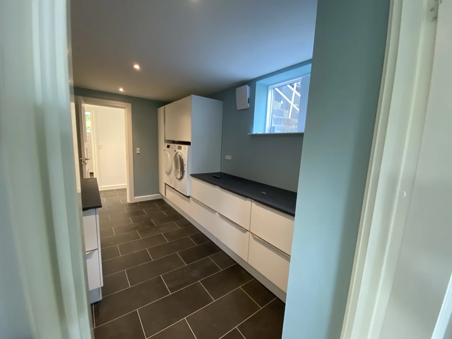 Færdig kælder efter komplet renovering i Hellerup